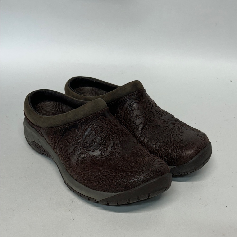 Merrell Brown Slip-On Shoes Women's 6.5  Mule Brown Embossed Floral Grip